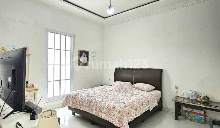 Luxurious and Beautiful 3-Story House in Bintaro Jaya, Ready to Occupy Sp0404 T 2