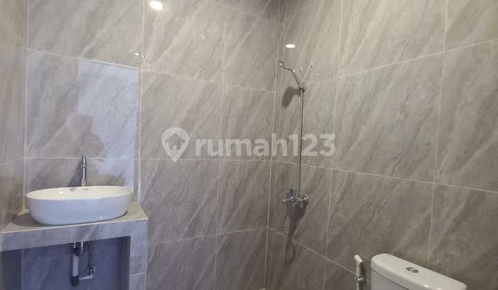 Rumah cantik ada taman belakang 2 lantai di Bintaro sektor 5 siap huni SC0601 2