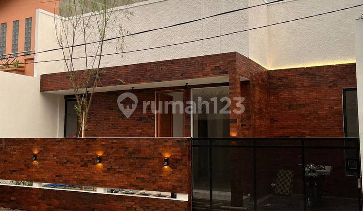 Rumah Siap Huni dengan Desain Fasad Cantik di Sektor 9 Bintaro Jaya Sp 0036