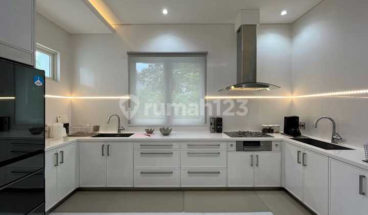 Rumah Mewahdan Cantik di Posisi Hook Siap Huni Full Furnished di Bintaro Sp0353 T 2