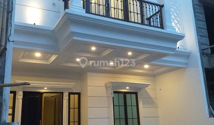 Rumah 2 Lantai Clasic Moderen di Cilandak Jakarta Selatan  1