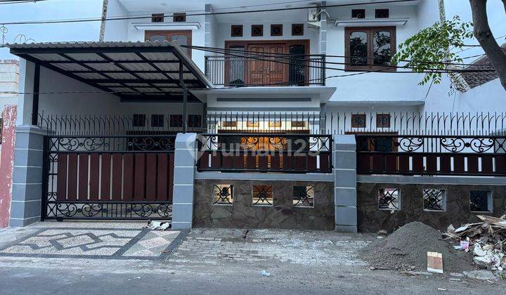 Rumah 2 Lantai Bagus Unfurnished SHM di Babatan Pantai, Surabaya 1