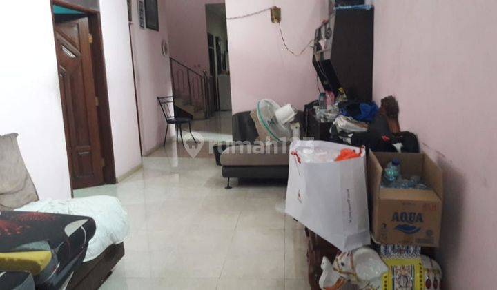 Rumah 2 Lantai Bagus Semi Furnished SHM di Petemon Barat, Surabaya 2