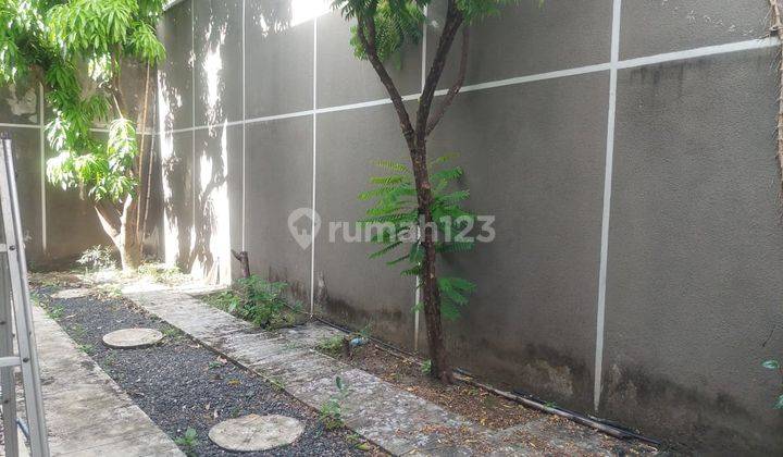 Rumah 2 Lantai Bagus Furnished SHM di Simpang Darmo Permai Selatan, Surabaya 2