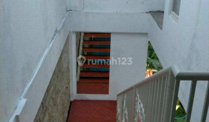 Rumah 2 Lantai Bagus Furnished SHM di Jalan Petemon, Surabaya 2