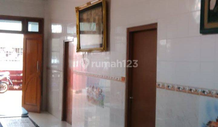 Rumah 2 Lantai Bagus Unfurnished SHM di Jalan Petemon, Surabaya 2