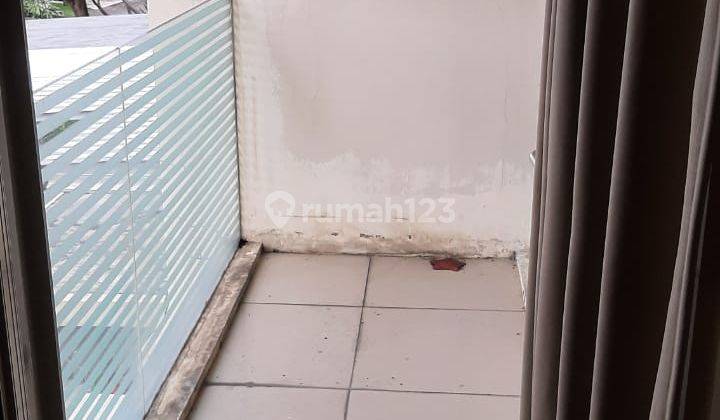 Rumah 2 Lantai Bagus Unfurnished SHM di The Mansion, Surabaya 2