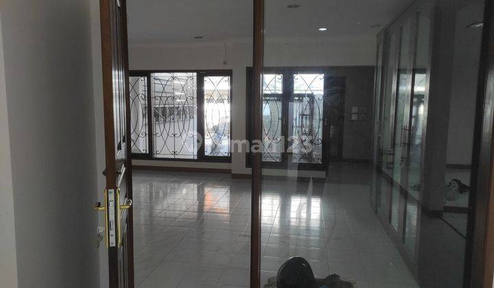 Rumah 2 Lantai Bagus Unfurnished di Simpang Darmo Permai Selatan, Surabaya 2