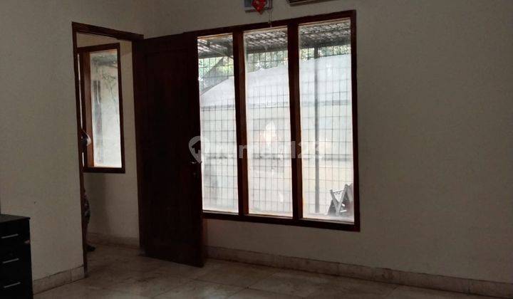 Rumah 2 Lantai Bagus Furnished SHM di Villa Bukit Indah , Surabaya 2