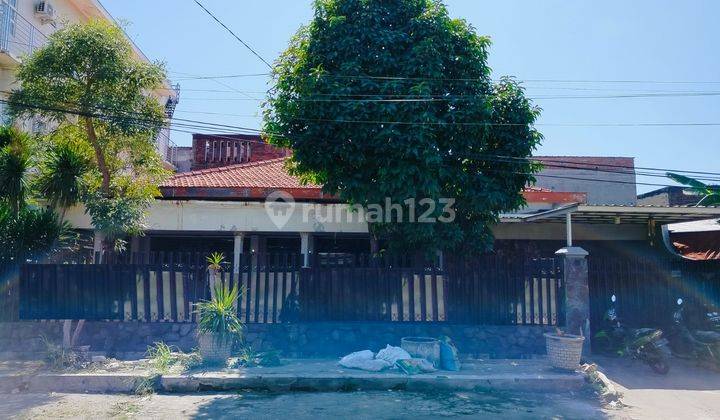 Rumah Bagus Unfurnished di Dukuh Kupang , Surabaya 1