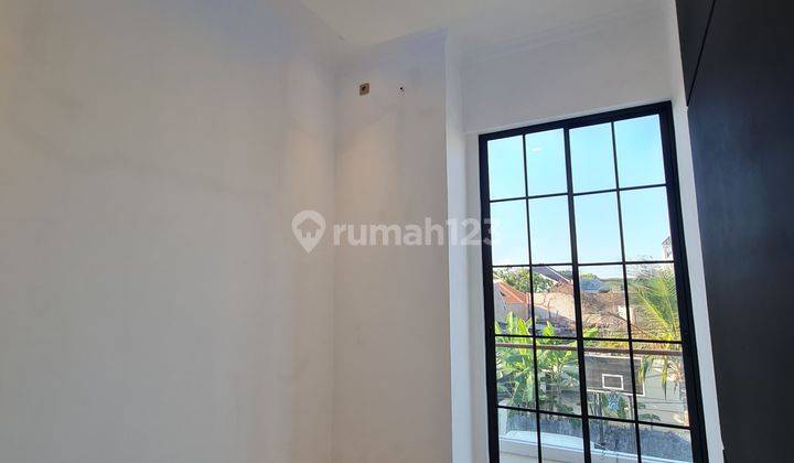 Rumah 2 Lantai Baru Unfurnished SHM di Darmo Permai Timur , Surabaya 2