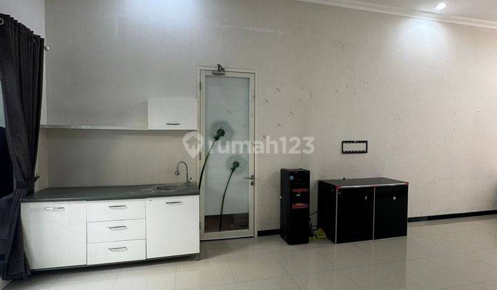 Rumah 2 Lantai Bagus Unfurnished SHM di Manyar Tirtoyoso Utara , Surabaya 2