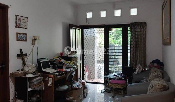 Rumah Dijual Galaxy Bumi Permai Surabaya Semi Furnish Siap Huni 2