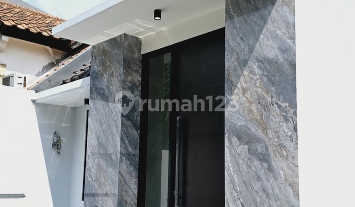 Ready-to-Occupy House in Taman Puspa Raya, Citraland Surabaya Fully Renovated 2