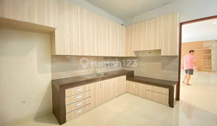 Dijual Rumah Bagus Semi Furnished Bangunan Mandiri di Alam Sutera 2