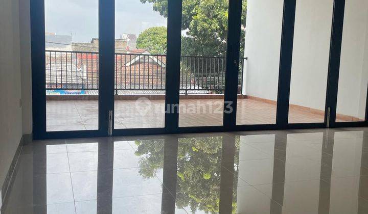 Dijual Ruko Baru 3 Lantai Pinggir Jalan Dengan Balkon di Bsd 2