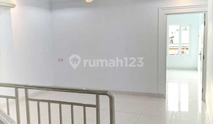 Brand New House in Kemayoran, Land Area 72m2, 3 Floors, Central Jakarta Brand New House in Kemayoran, Land Area 72m2, 3 Floors, Central Jakarta
