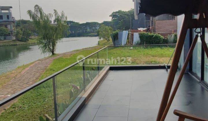 Rumah Mewah Ebony Hadap Danau, Green Lake City 1