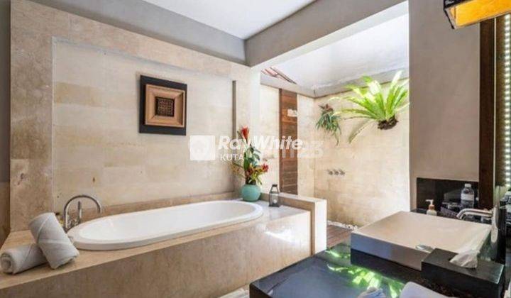 Freehold The luxurious Lifestyle Villa Close To The Beach Seminyak 12