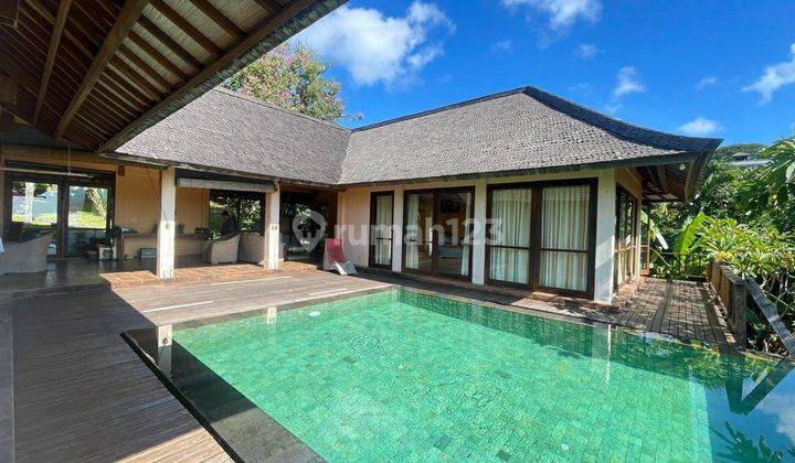 Good Price! Villa with a large yard in Tiara Nusa  1