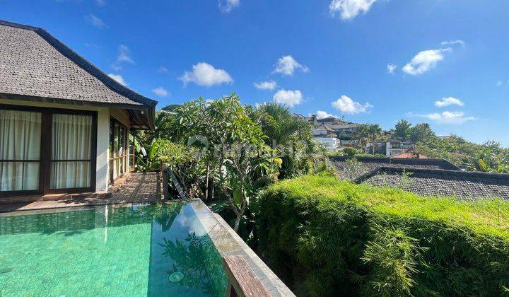 Good Price! Villa with a large yard in Tiara Nusa  2