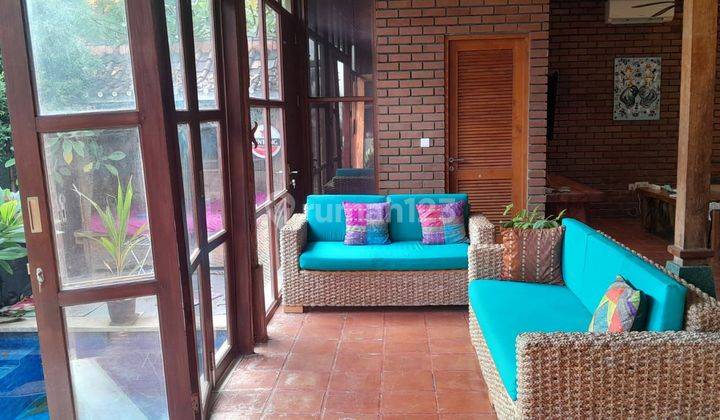 Leasehold/Rent Villa Wooden Styled Home in a Strategic Location Close to Supermarkets and Hospital in Sanur 1