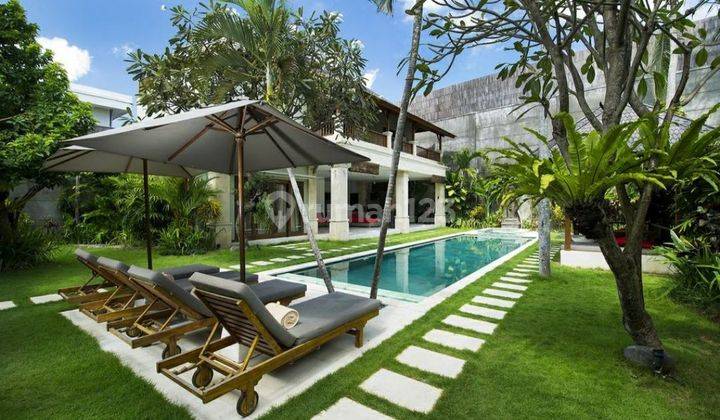 Balinese building art design & a modern design villa in seminyak 1