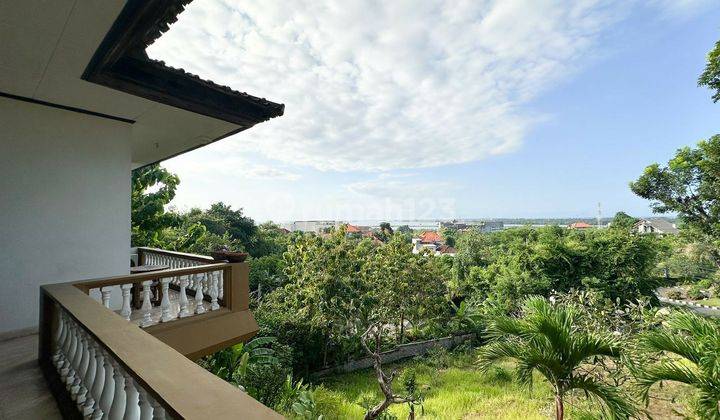 Dijual Villa Eksotiis 5 BR di Nusa Dua dengan Pemandangan Indah 2