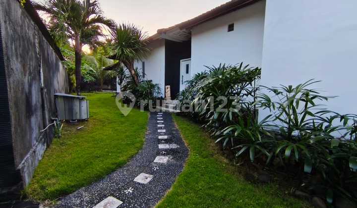 Disewakan Rumah 4 Kamar Tidur Nyaman & Tenang Di Tanjung Benoa 1