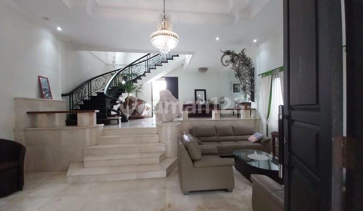 Villa klasik modern strategis area