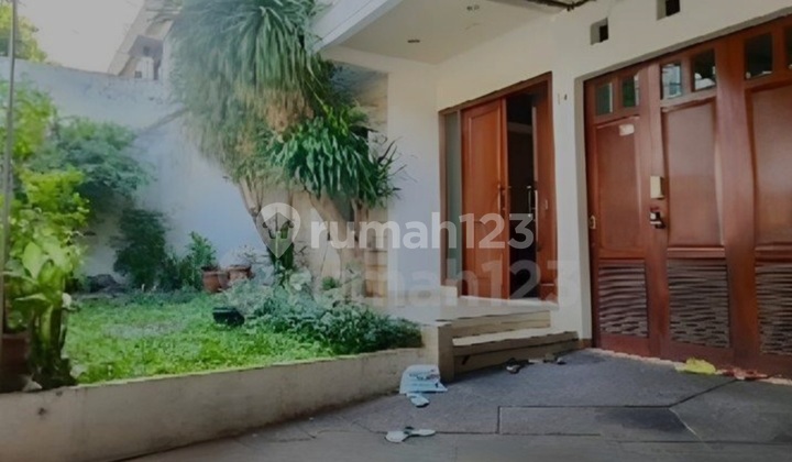 Rumah 2 Lantai Area Strategis Cocok untuk Investasi dan Usaha Rumah 2 Lantai Area Strategis Cocok untuk Investasi dan Usaha