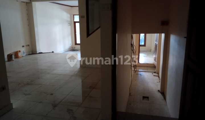 Rumah 2.5 Lantai Area ********