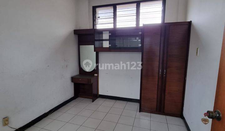 Dijual Rumah 3 Lantai Strategis Tengah Kota 2
