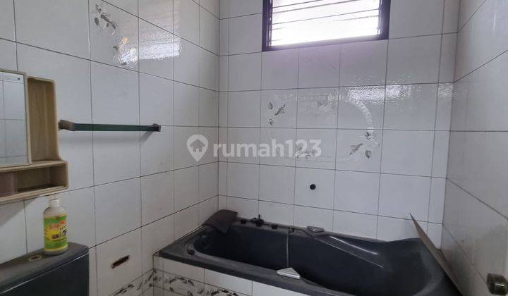 Dijual Rumah 3 Lantai Strategis Tengah Kota 5