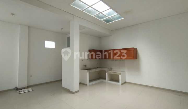 Disewakan Rumah Besar Siap Huni Taman Holis 2