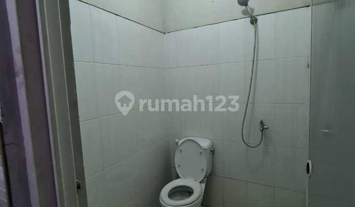 Rumah 2 Lantai Tengah kota