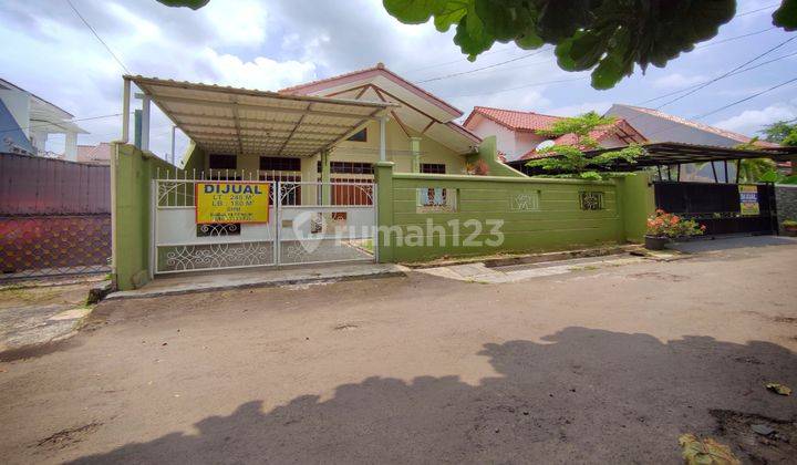 Rumah bagus halaman luas dalam cluster  di tanah baru Beji Depok  2