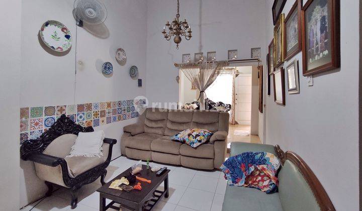 ruang keluarga rumah bagus  di perumahan taman