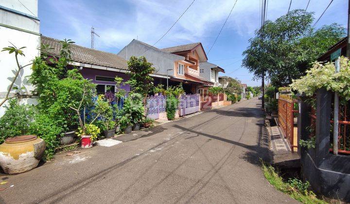 Rumah lingkungan perumaha fasilitas sehari-hari lengkap di Kota Depok 2