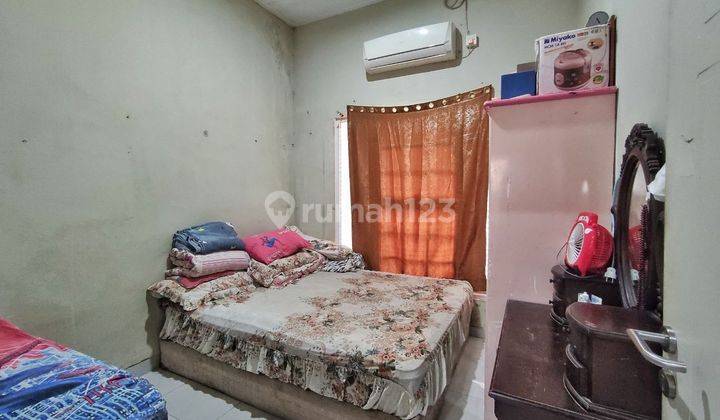 kamar tidur tinggal nyaman dalam perumahan asri