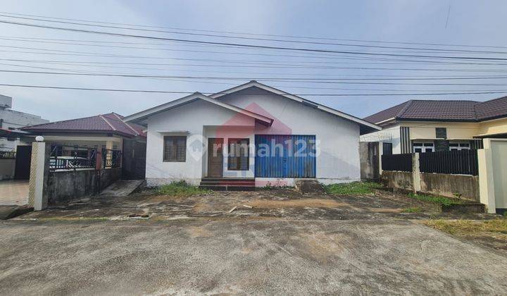 Rumah Dengan Tanah Yang Luas Re Martadinata, Pontianak 1