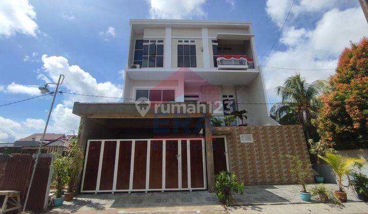 Rumah Free Kolam Renang Lokasi di Putri Candramidi, Pontianak 1