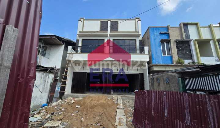New concrete shop house in Kom Yos Sudaro, Pontianak 2