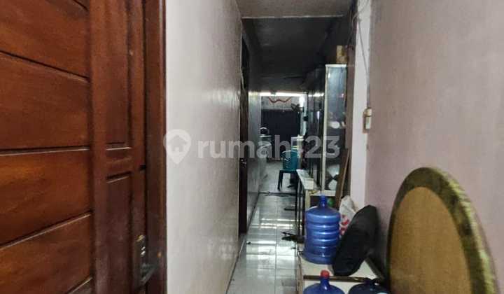 3-story roadside shophouse on Adisucipto Street, Pontianak Kubu Raya