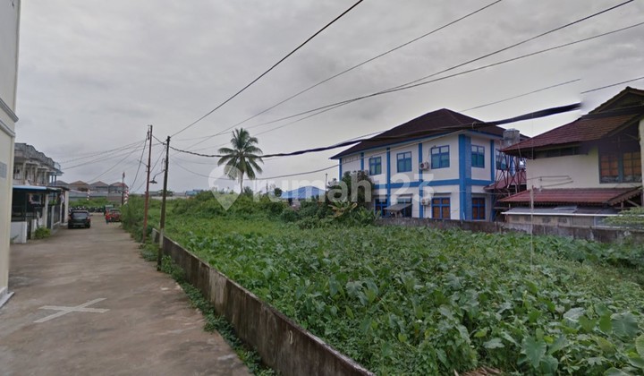 Land by the roadside, located on the side of Ahmad Yani Road, Kubu Raya.