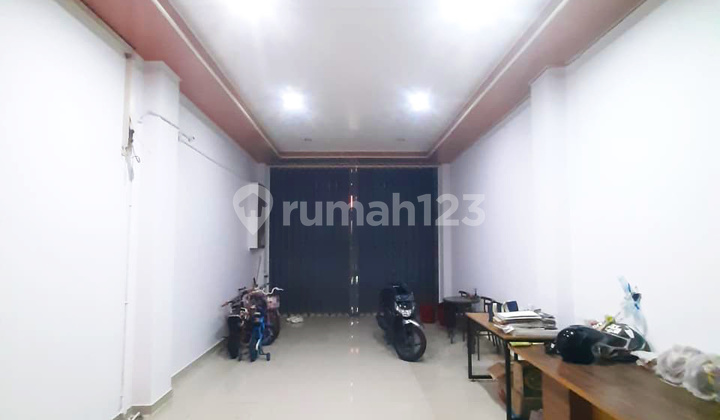 Shop House Ready to Live and Business Location Budi Karya, Pontianak 2