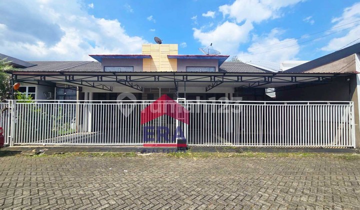 Rumah dengan Kawasan Cluster Villa Paris, Pontianak