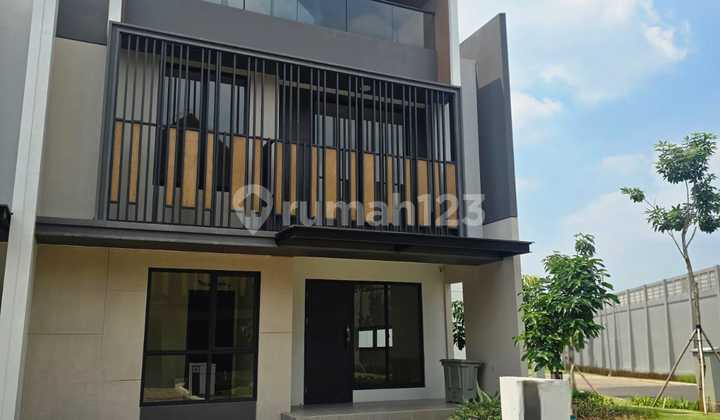 For Sale 2-Story Hook House in Strozzi Cluster, Gading Serpong
