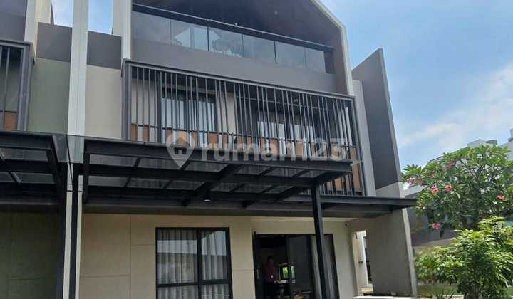 Beautiful Fully Furnished House in Strozzi Cluster, Gading Serpong