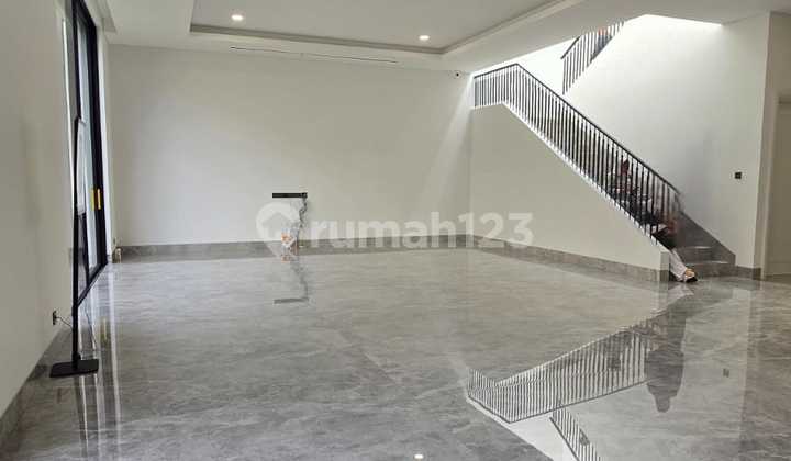 Dijual Rumah Lokasi Strategis di Alam Sutera 1